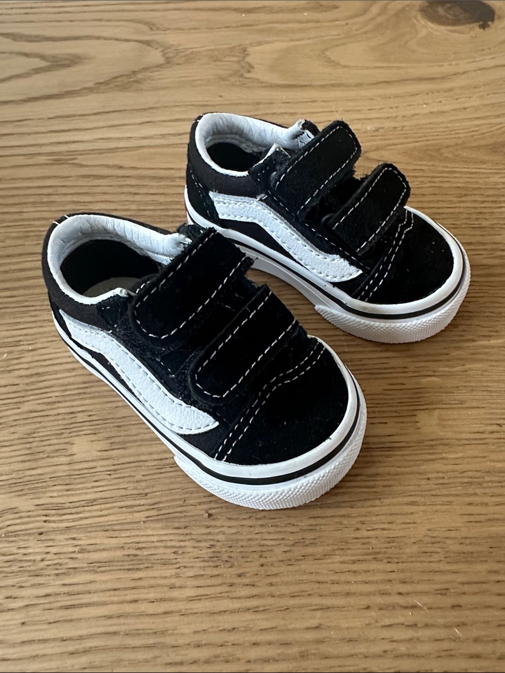 Vans Toddler Old Skool Black and White Velcro - size 2.0